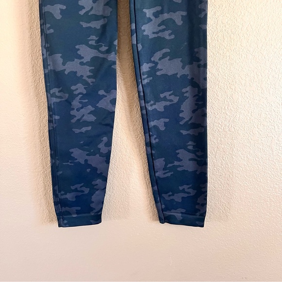 Spanx Look at Me Now Camouflage Leggings Size Large - Picture 4 of 9